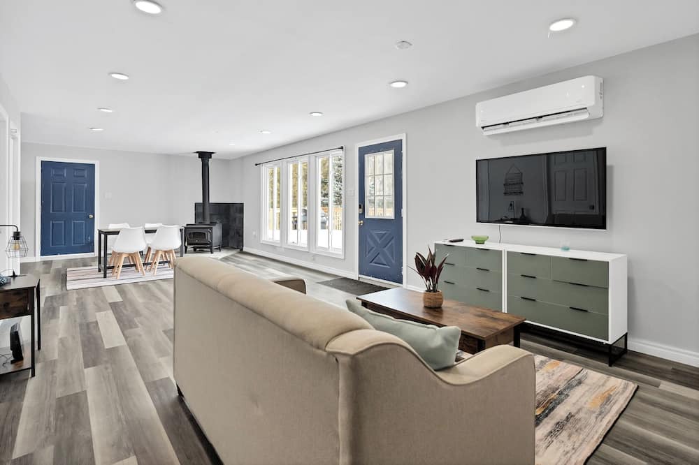 Photo of Livingroom in Irondale