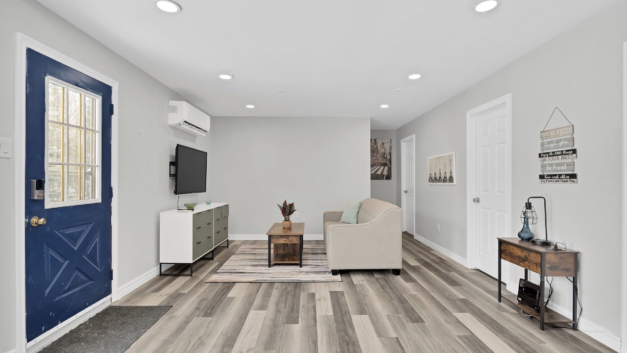 Photo of Livingroom in Irondale