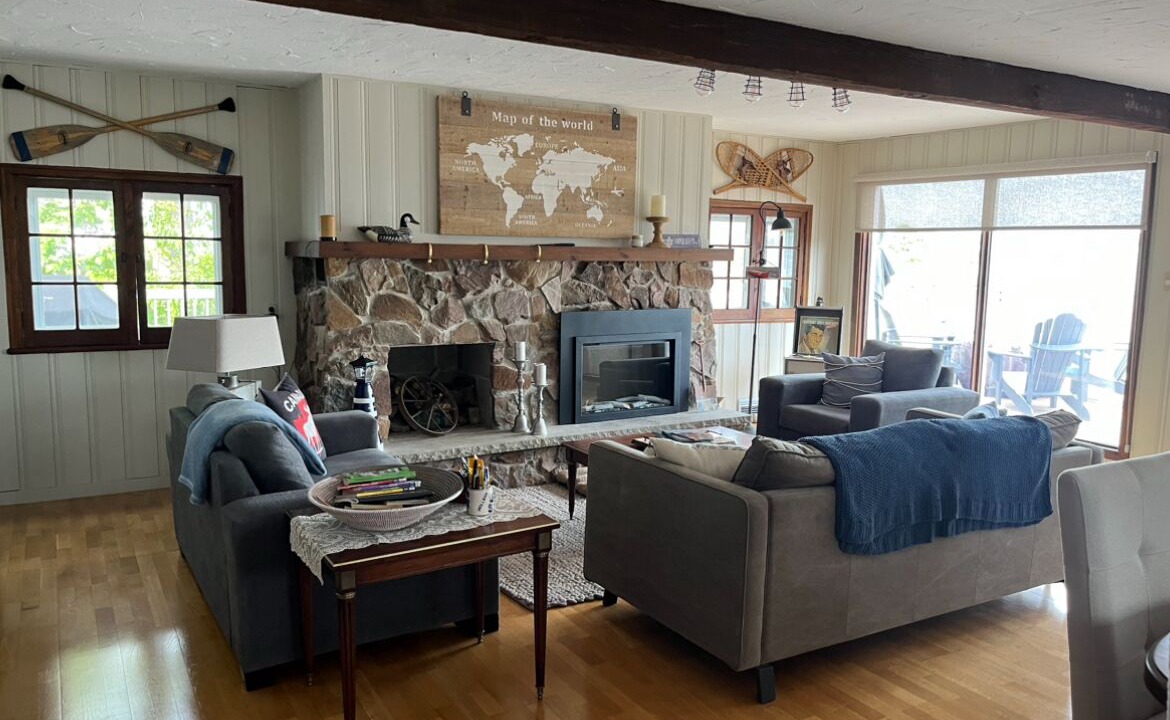 Photo of Livingroom in Mallorytown