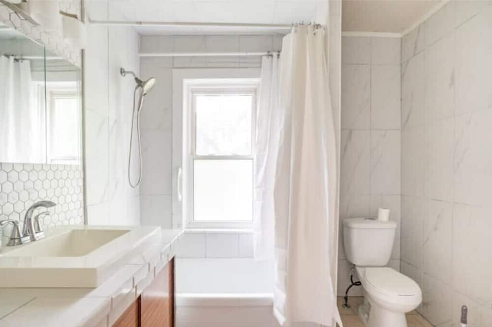 Photo of Bathroom in Mineola