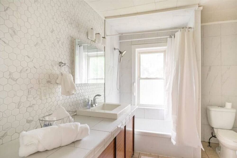 Photo of Bathroom in Mineola