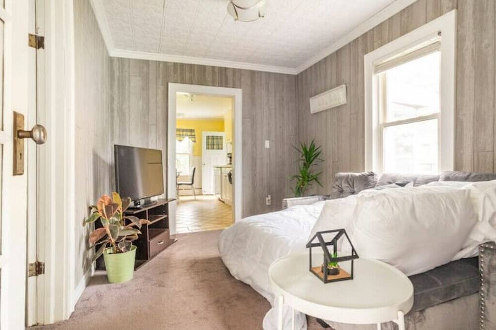 Photo of Bedroom in Mineola