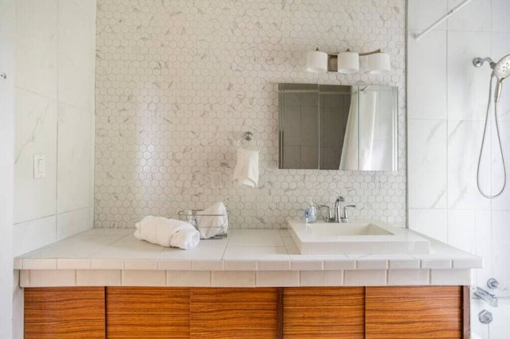 Photo of Bathroom in Mineola