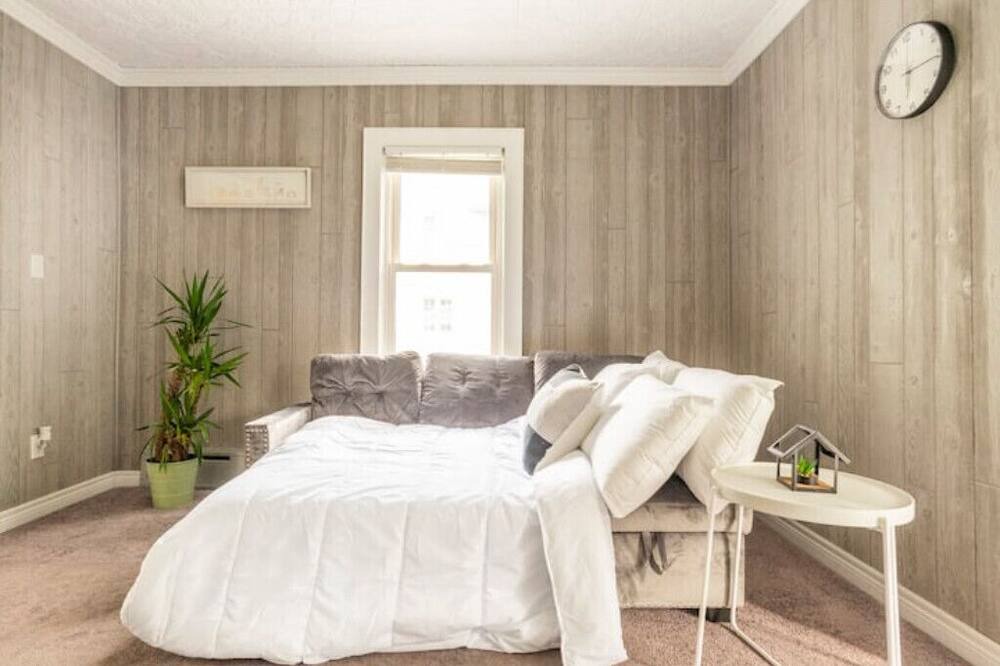 Photo of Bedroom in Mineola