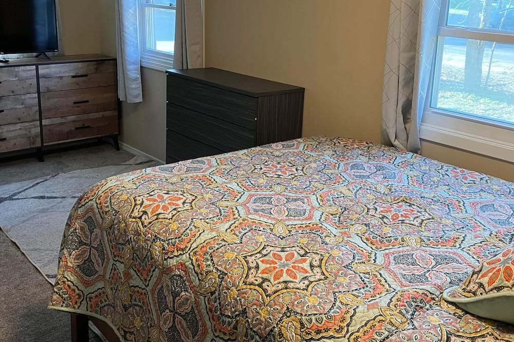 Photo of Bedroom in Oak Grove