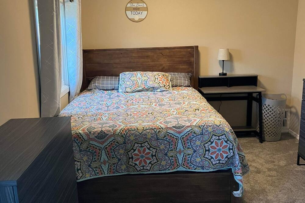 Photo of Bedroom in Oak Grove