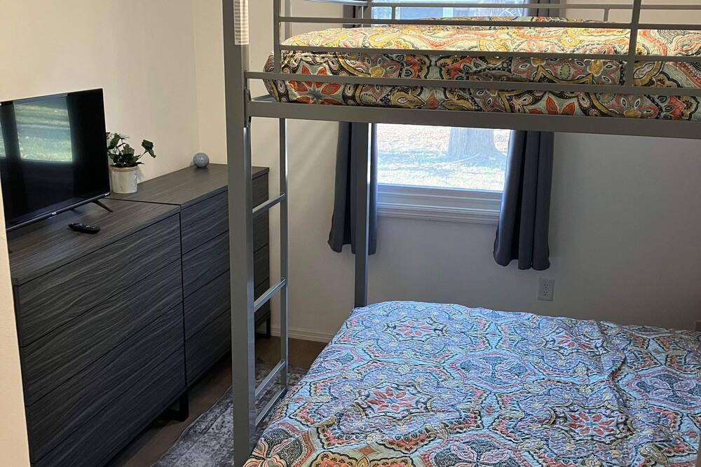 Photo of Bedroom in Oak Grove
