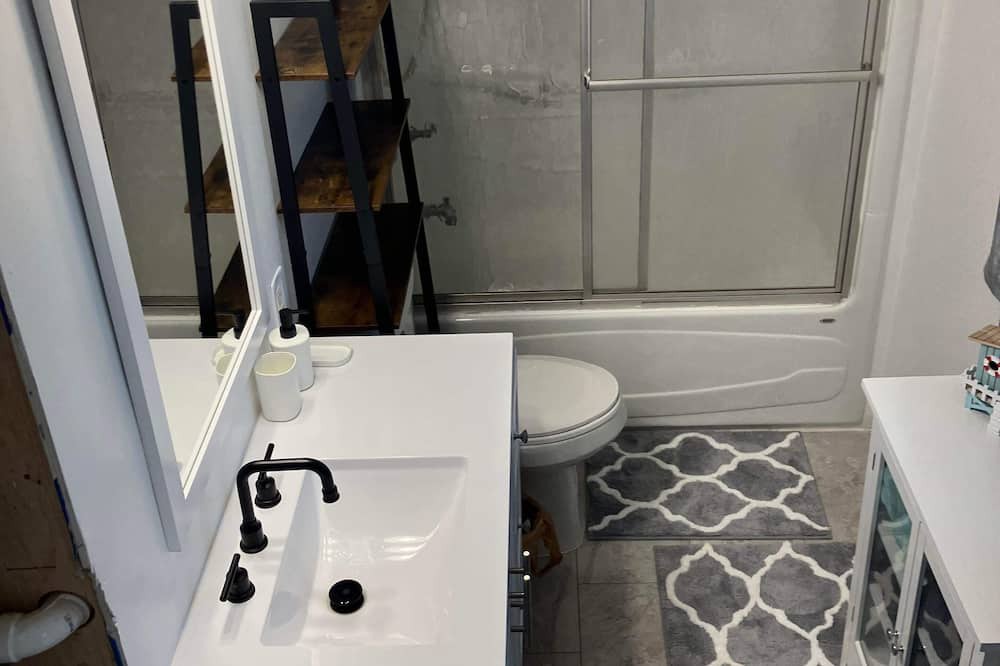 Photo of Bathroom in Oak Grove