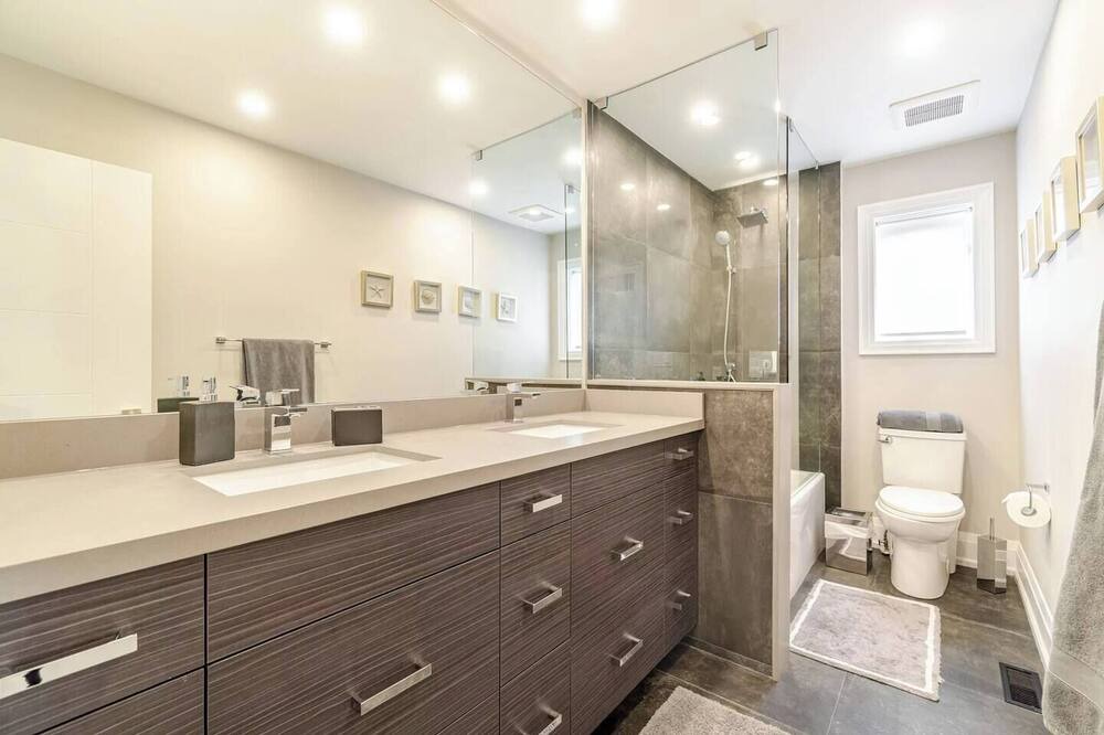 Photo of Bathroom in Meadowvale Village