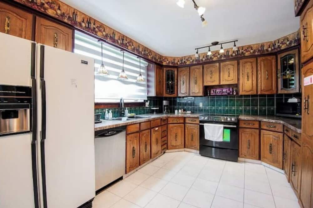 Photo of Kitchen in Otonabee-South Monaghan