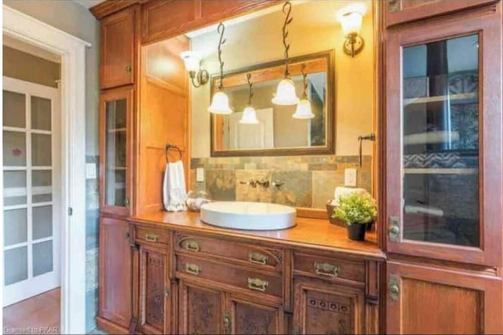 Photo of Bathroom in Otonabee-South Monaghan