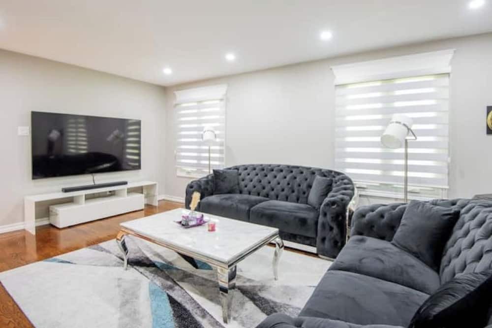 Photo of Livingroom in Otonabee-South Monaghan