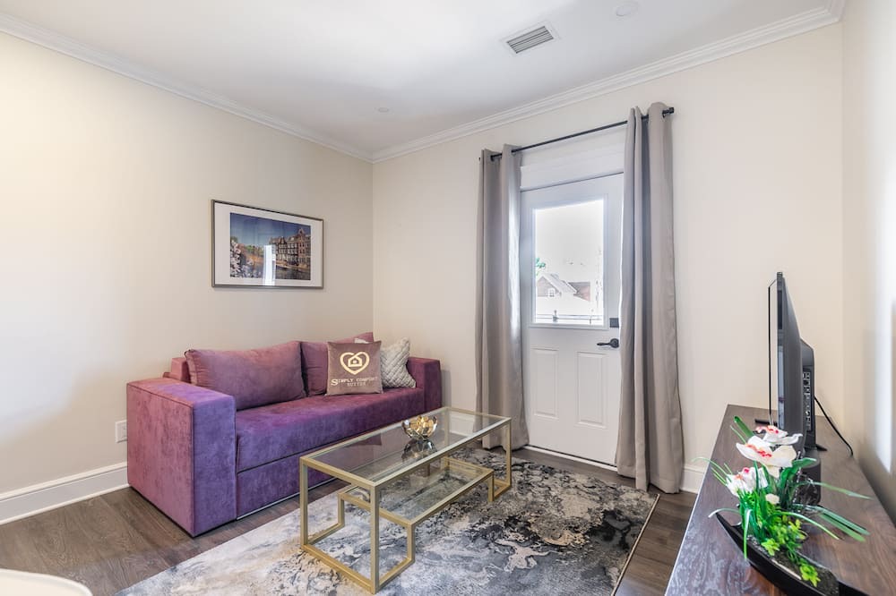 Photo of Livingroom in Smiths Falls