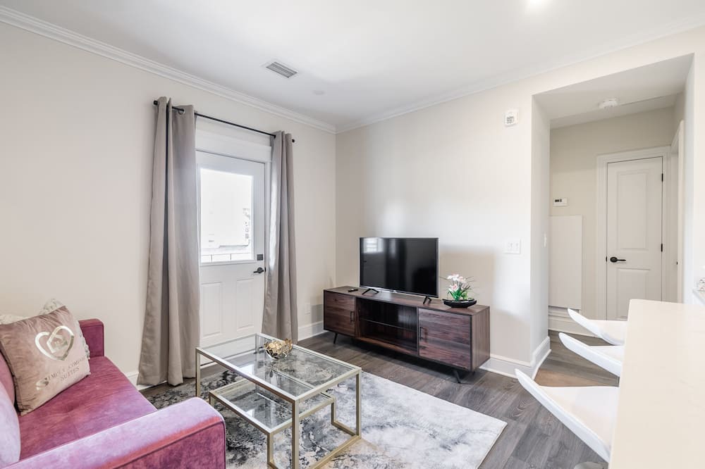 Photo of Livingroom in Smiths Falls