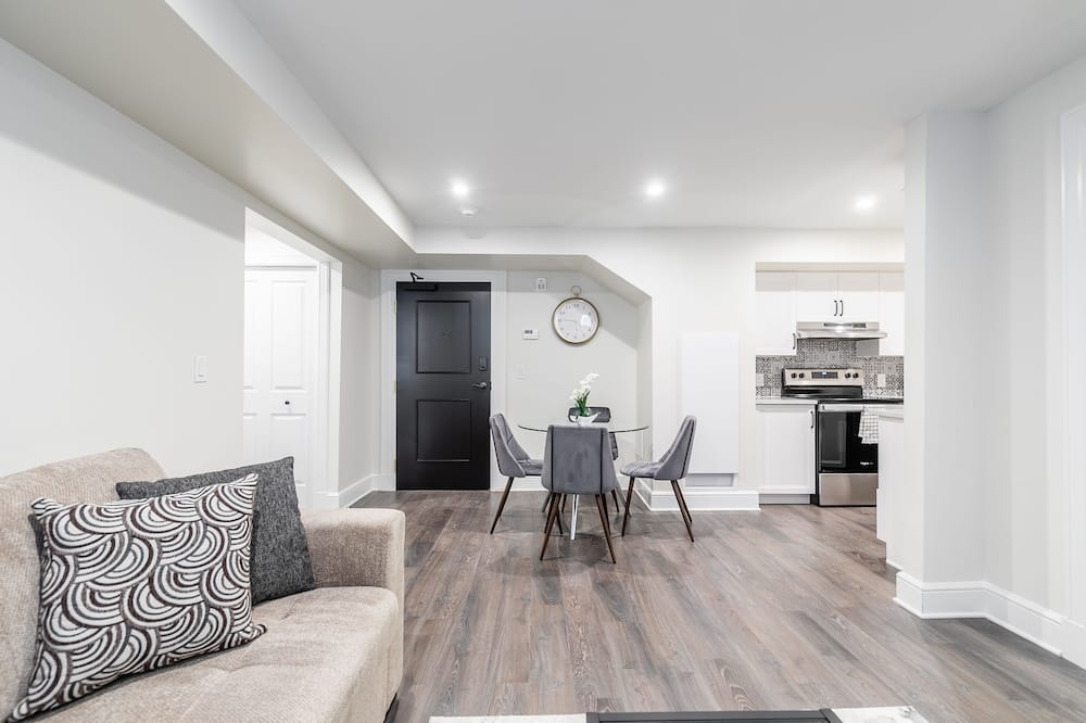 Photo of Livingroom in Smiths Falls
