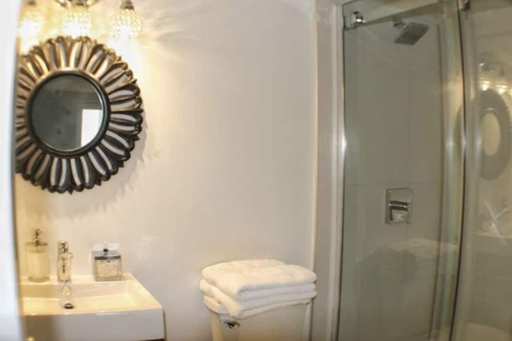 Photo of Bathroom in Wainfleet