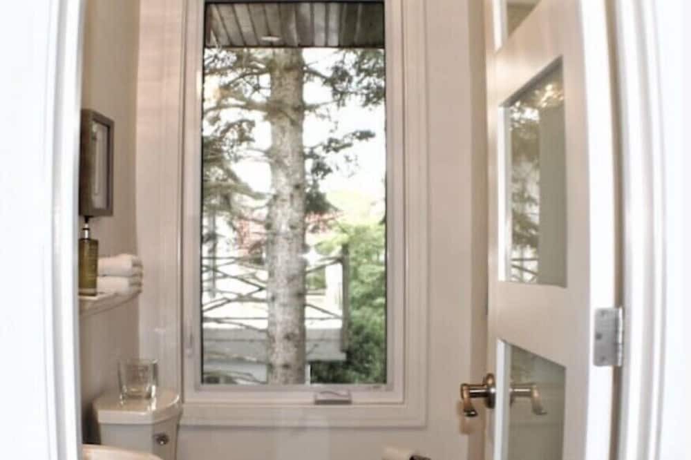 Photo of Bathroom in Wainfleet