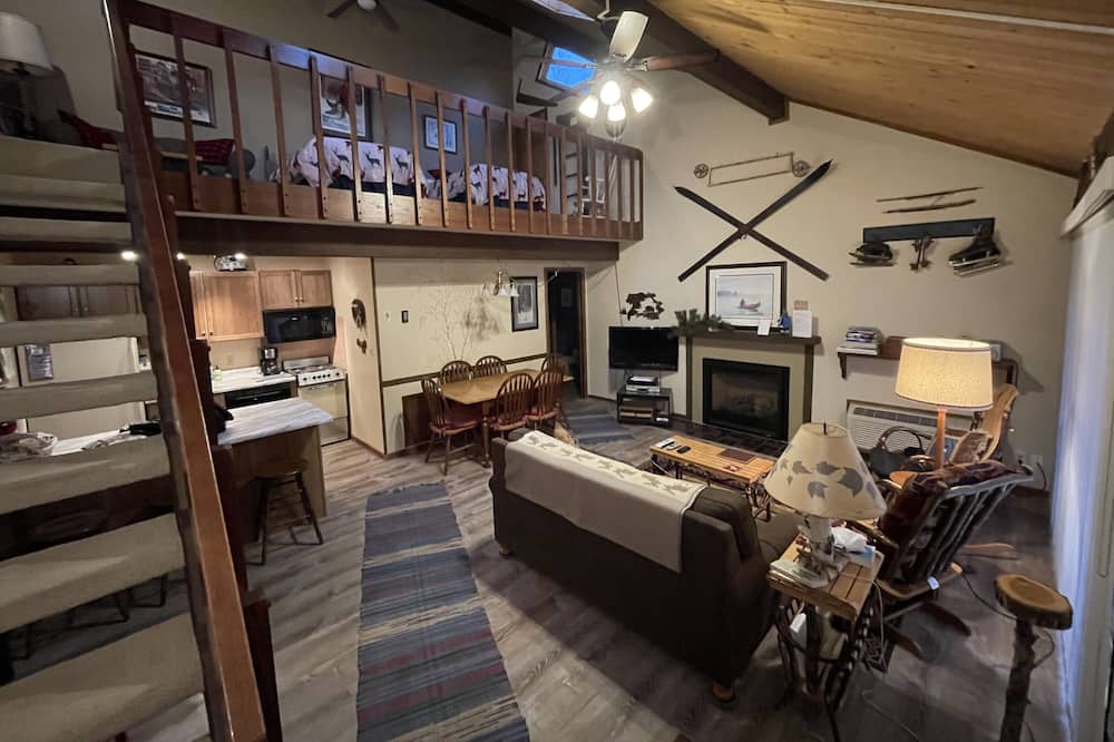 Photo of Livingroom in Hill City