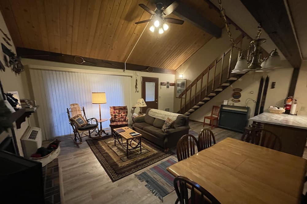 Photo of Livingroom in Hill City
