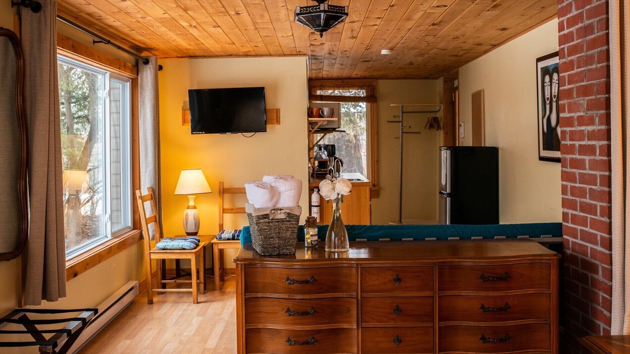 Photo of Livingroom in North Frontenac