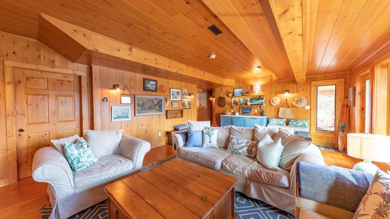 Photo of Livingroom in Muskoka Lakes