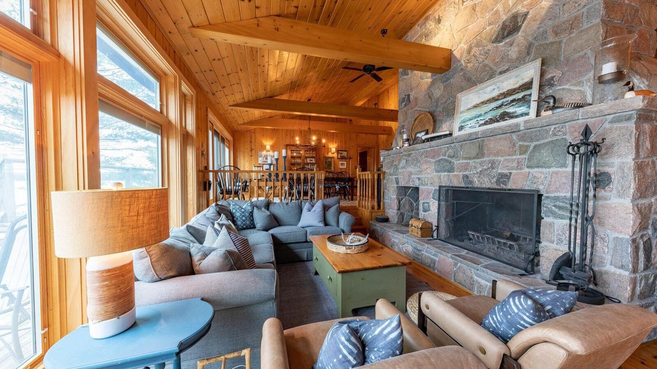 Photo of Livingroom in Muskoka Lakes