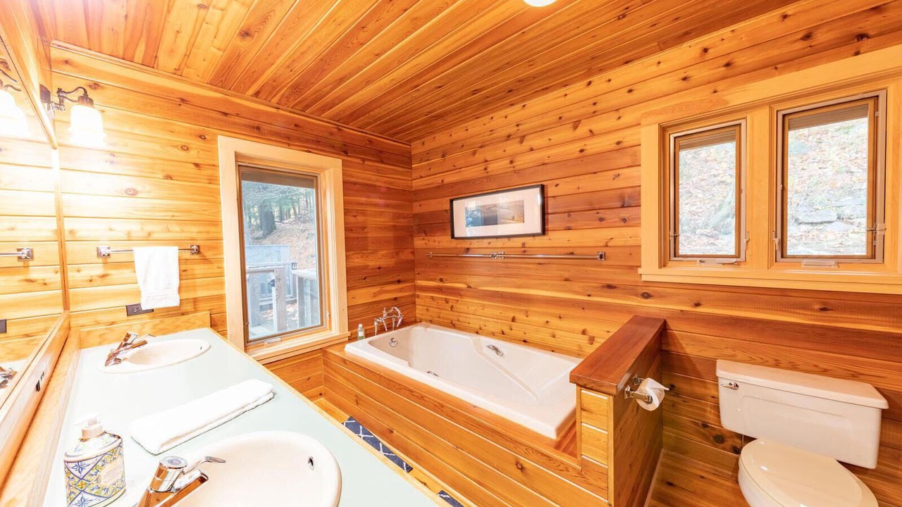 Photo of Bathroom in Muskoka Lakes