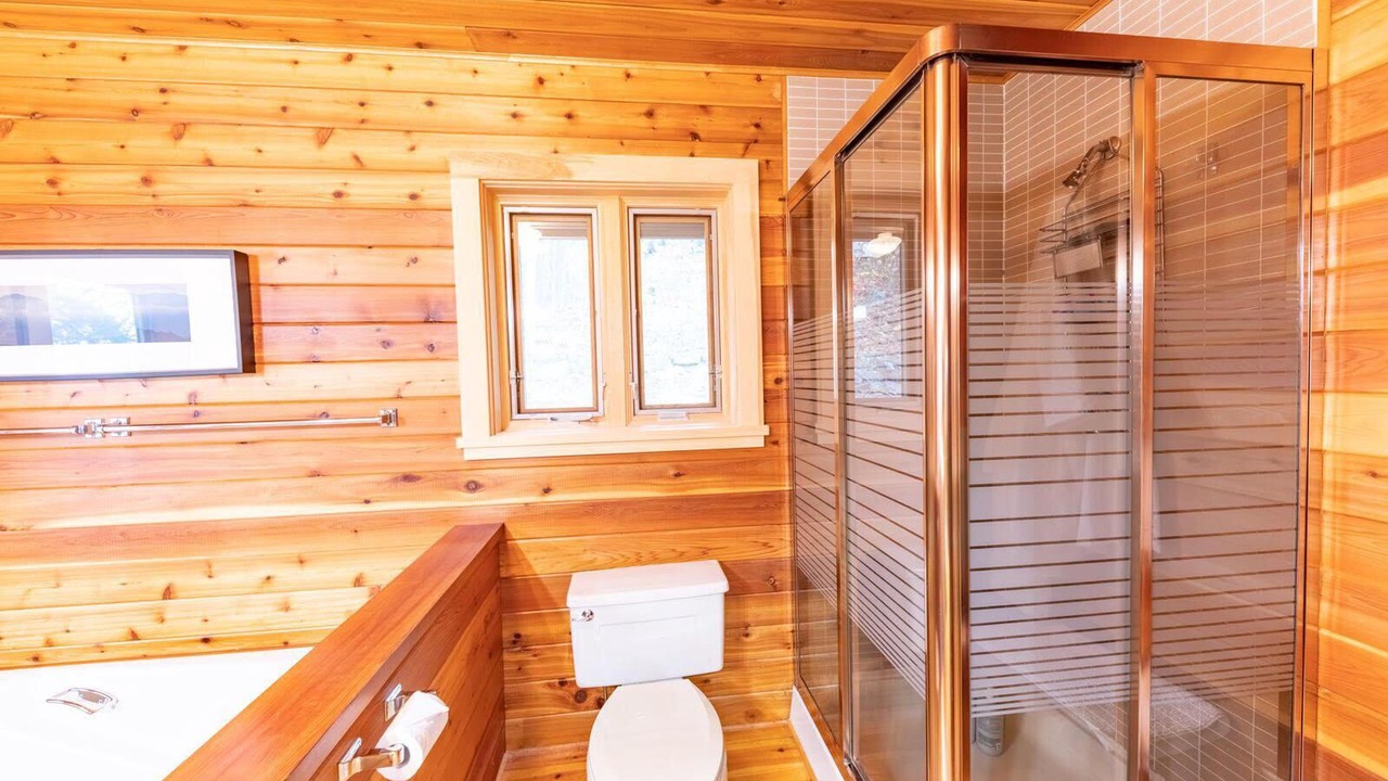 Photo of Bathroom in Muskoka Lakes