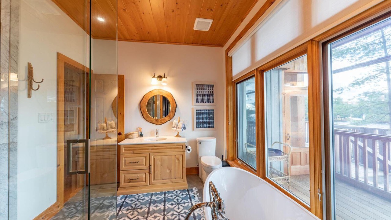 Photo of Bathroom in Muskoka Lakes