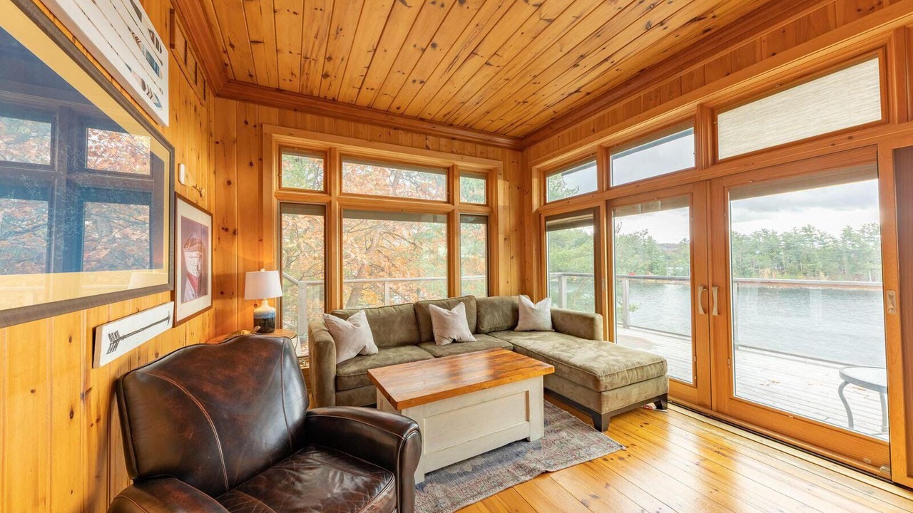 Photo of Livingroom in Muskoka Lakes