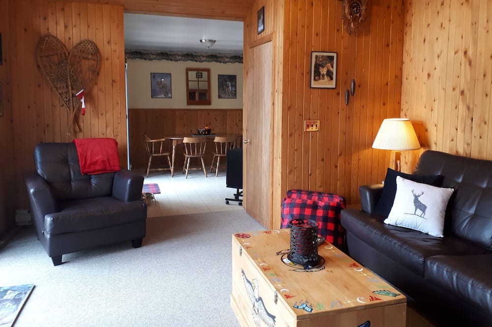 Photo of Livingroom in Marmora and Lake