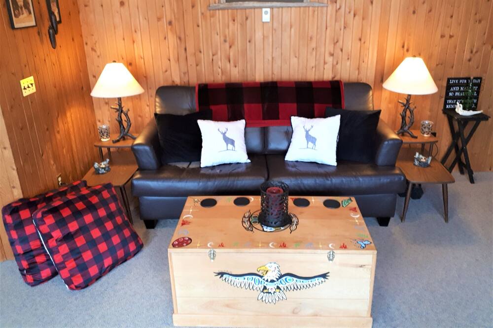 Photo of Livingroom in Marmora and Lake