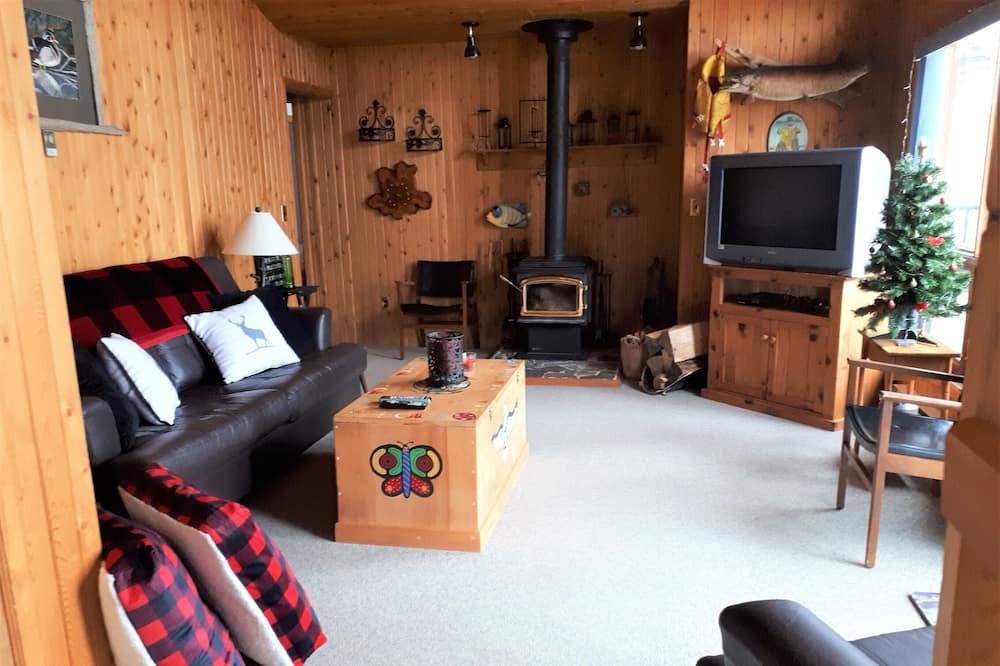 Photo of Livingroom in Marmora and Lake