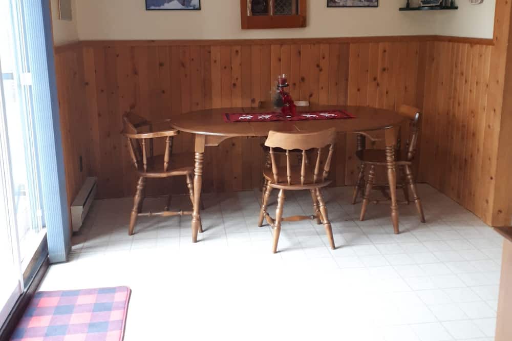 Photo of Livingroom in Marmora and Lake