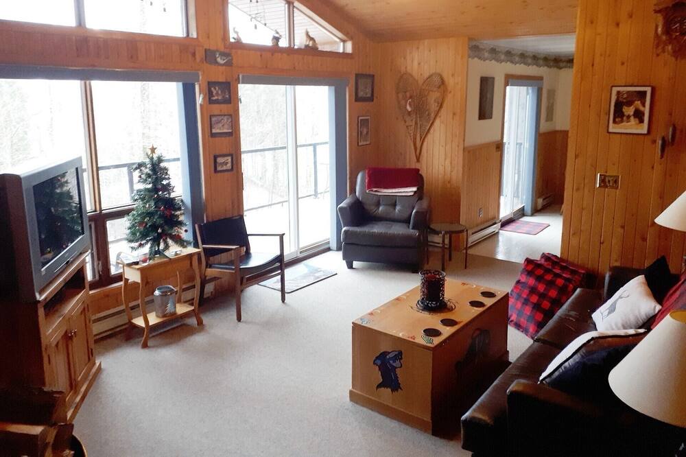 Photo of Livingroom in Marmora and Lake