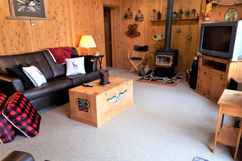 Photo of Livingroom in Marmora and Lake