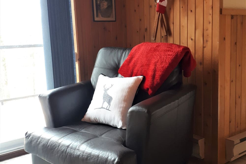 Photo of Livingroom in Marmora and Lake