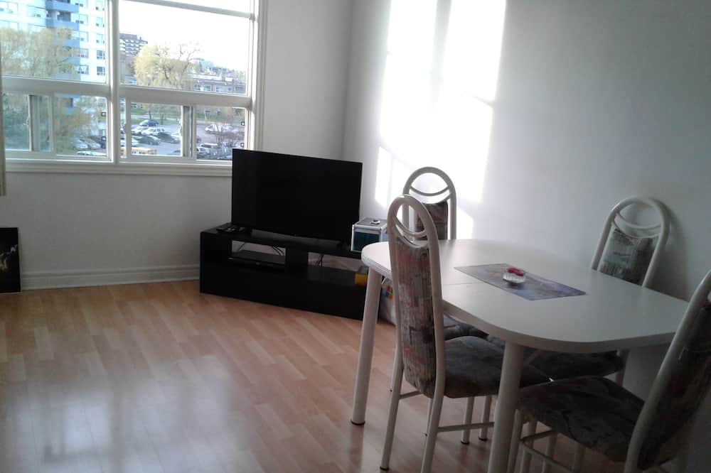 Photo of Livingroom in Brookhaven - Amesbury