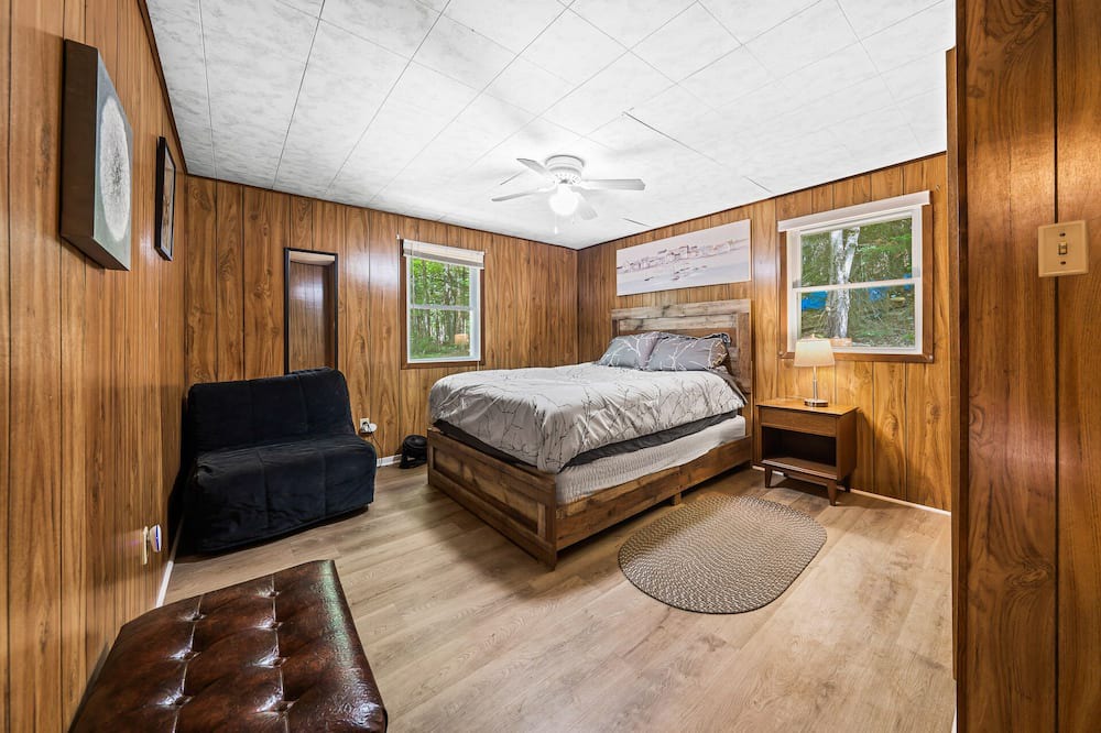 Photo of Bedroom in Bracebridge