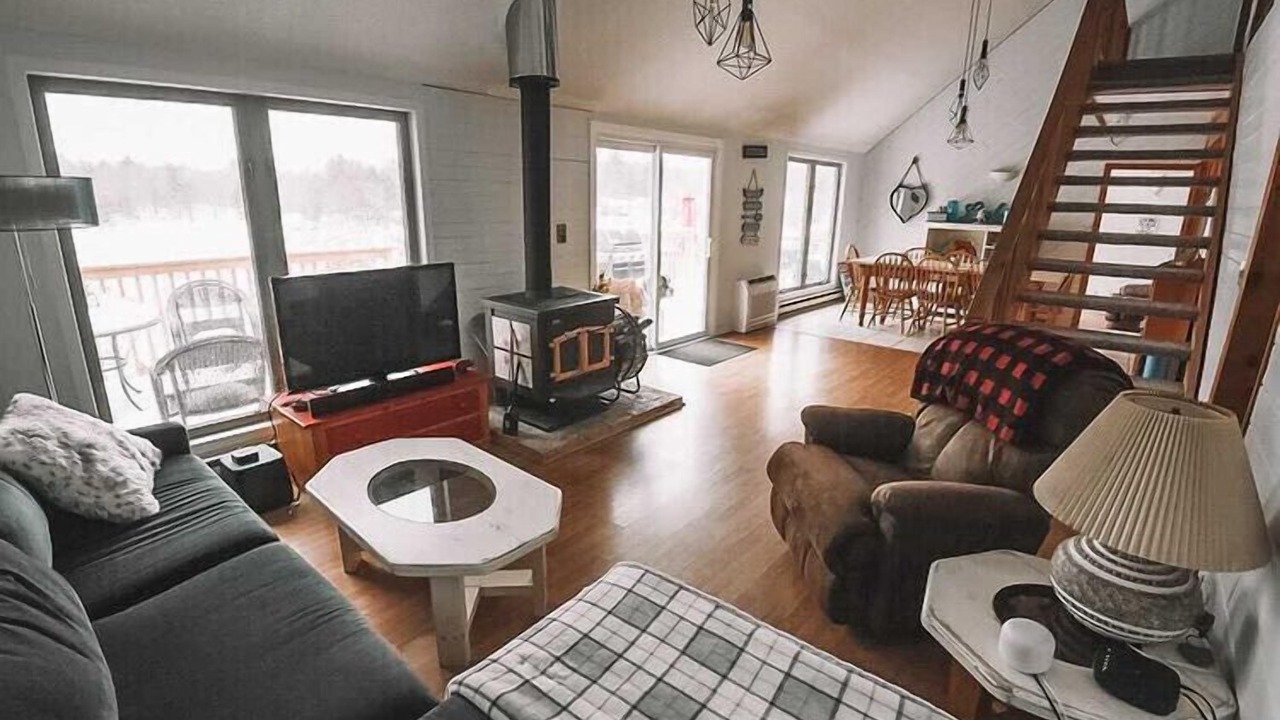 Photo of Livingroom in Georgian Bay