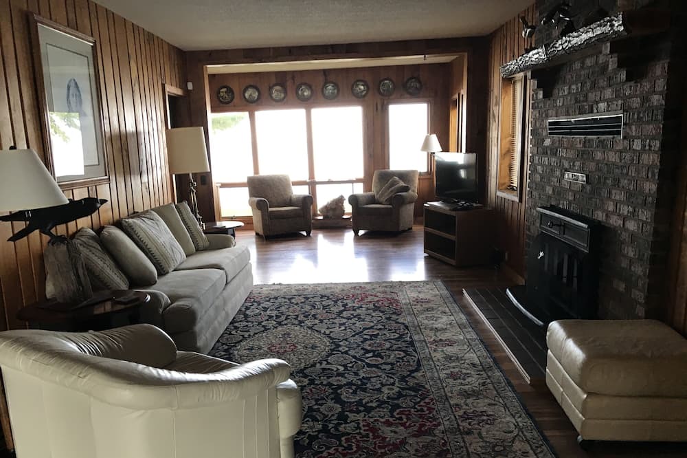 Photo of Bedroom in Onamia