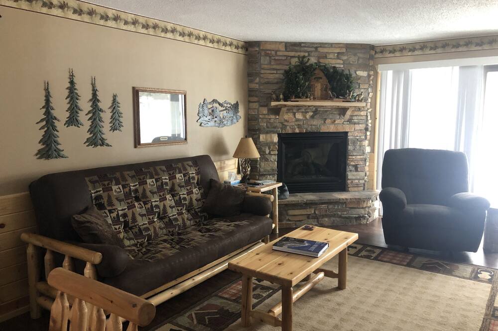 Photo of Livingroom in Hill City