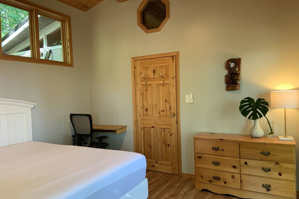 Photo of Bedroom in Chandos Lake