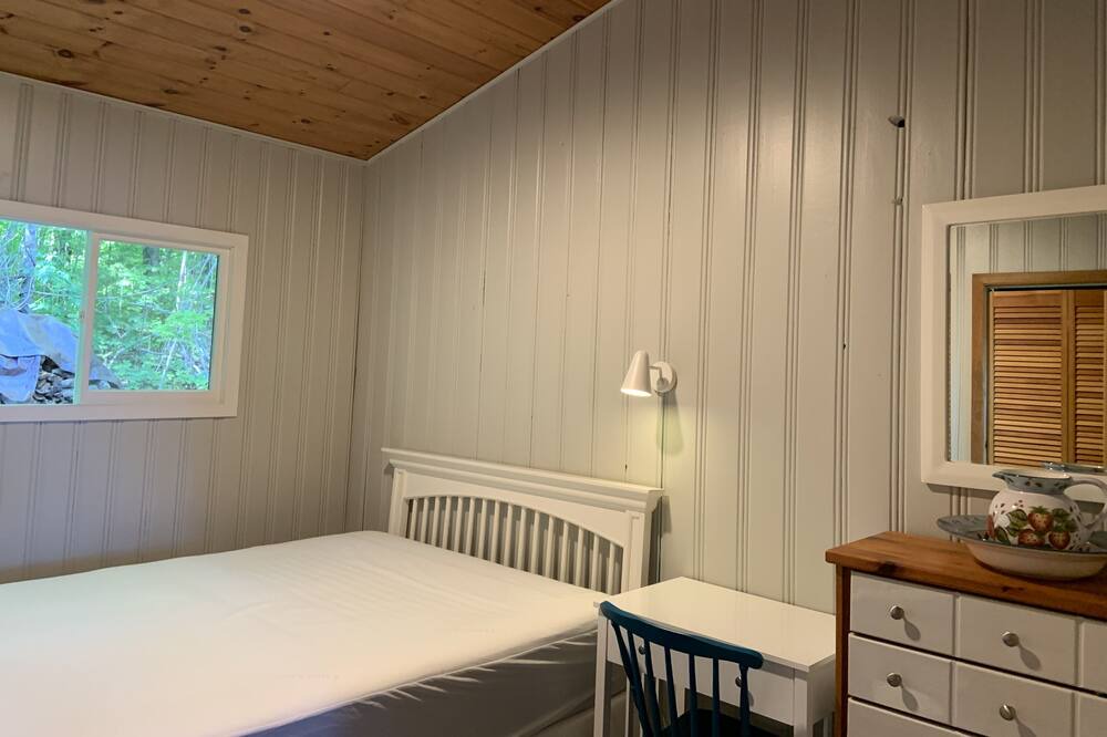 Photo of Bedroom in Chandos Lake