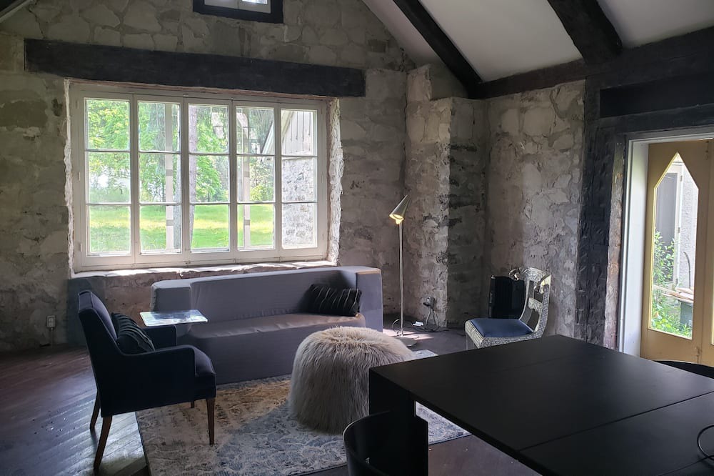 Photo of Livingroom in Fort Erie