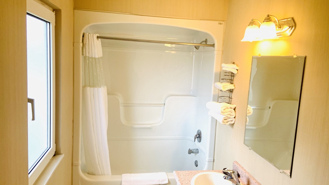 Photo of Bathroom in Lakeview