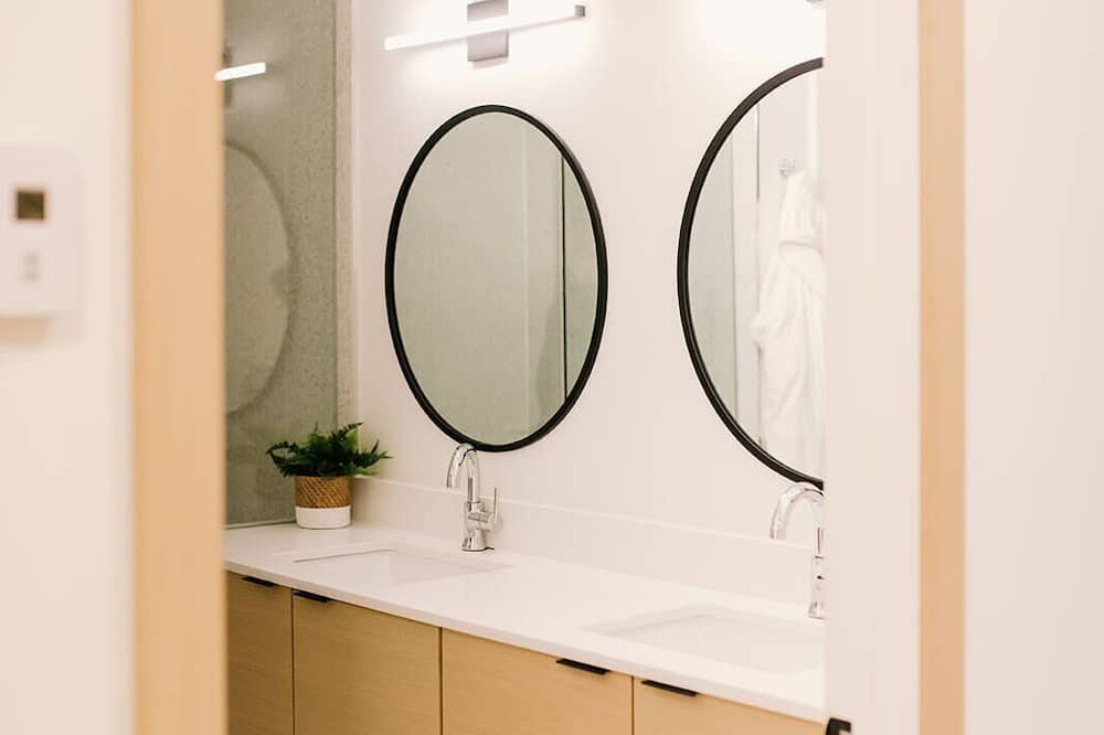 Photo of Bathroom in Harwood