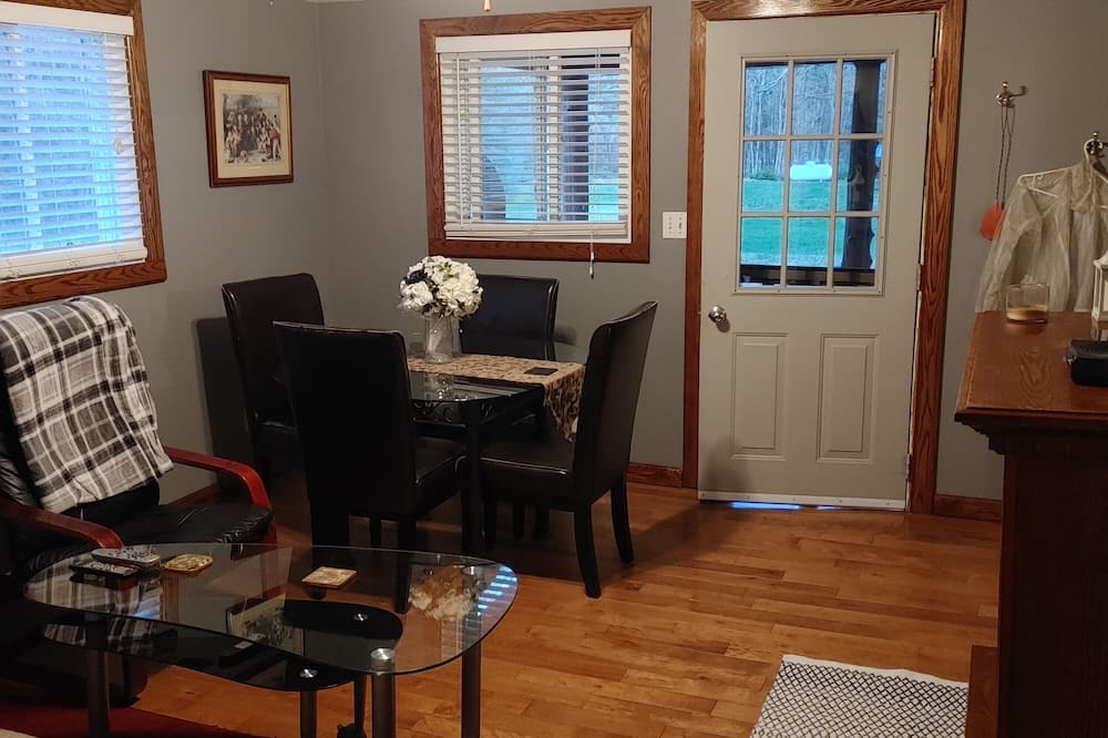 Photo of Livingroom in North Frontenac