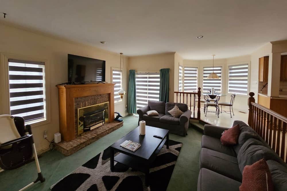 Photo of Livingroom in Meaford
