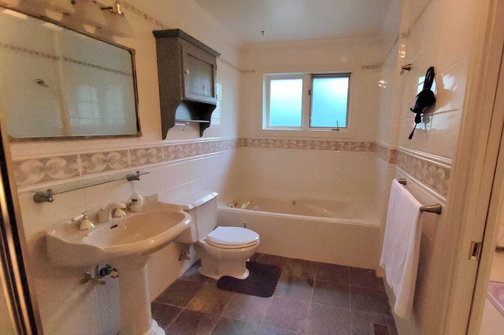 Photo of Bathroom in Meaford